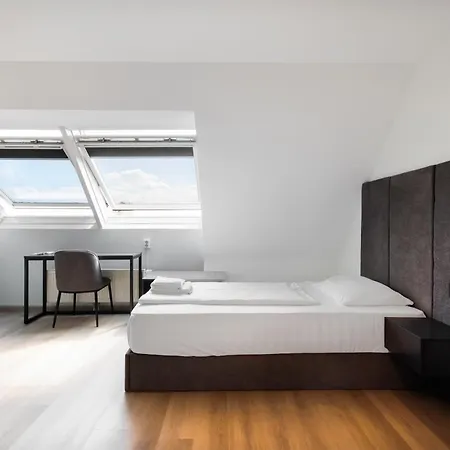 Lenas Donau Hotel