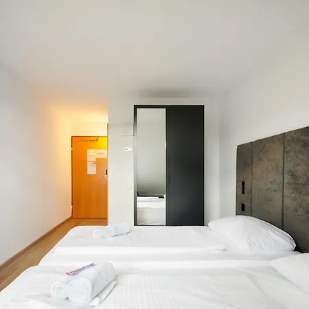 Lenas Donau Hotel