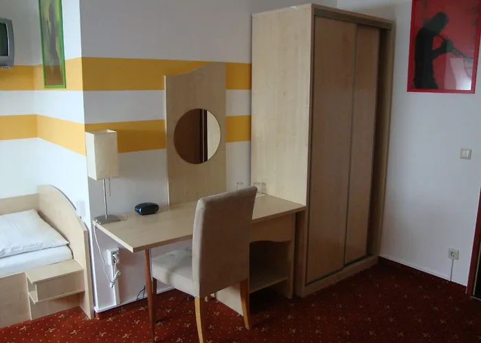 Lenas Donau Hotel 3*