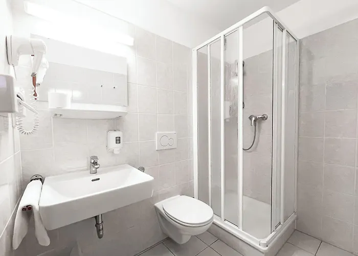 Lenas Donau Hotel 3*
